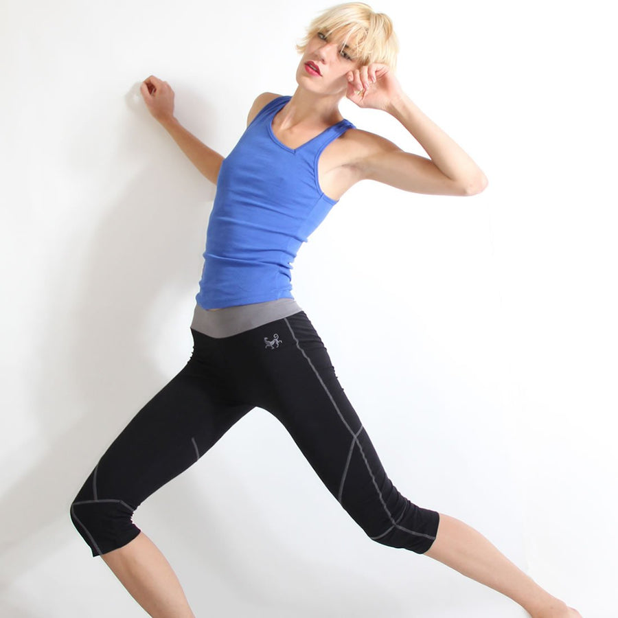 SEYCHELLES Organic Yoga Capris Pants in moisture-wicking Zeugma® cotton